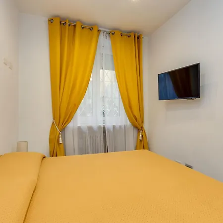 Moderno A Centro Nyaraló