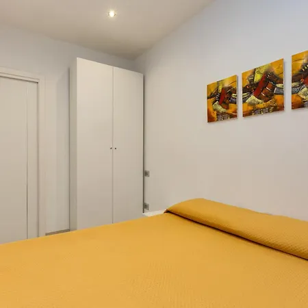 Moderno A Centro Nyaraló